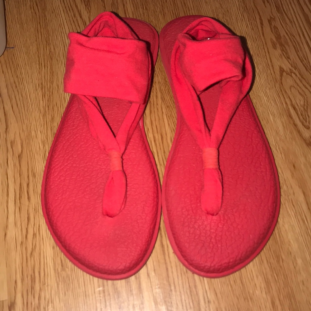 Like new Sanuk sandals
